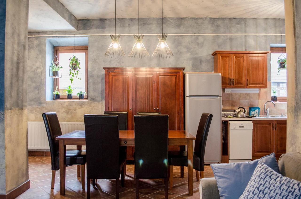 Kohaz Apartman Appartement Veszprém Buitenkant foto