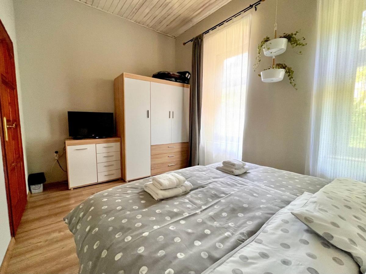 Kohaz Apartman Appartement Veszprém Buitenkant foto