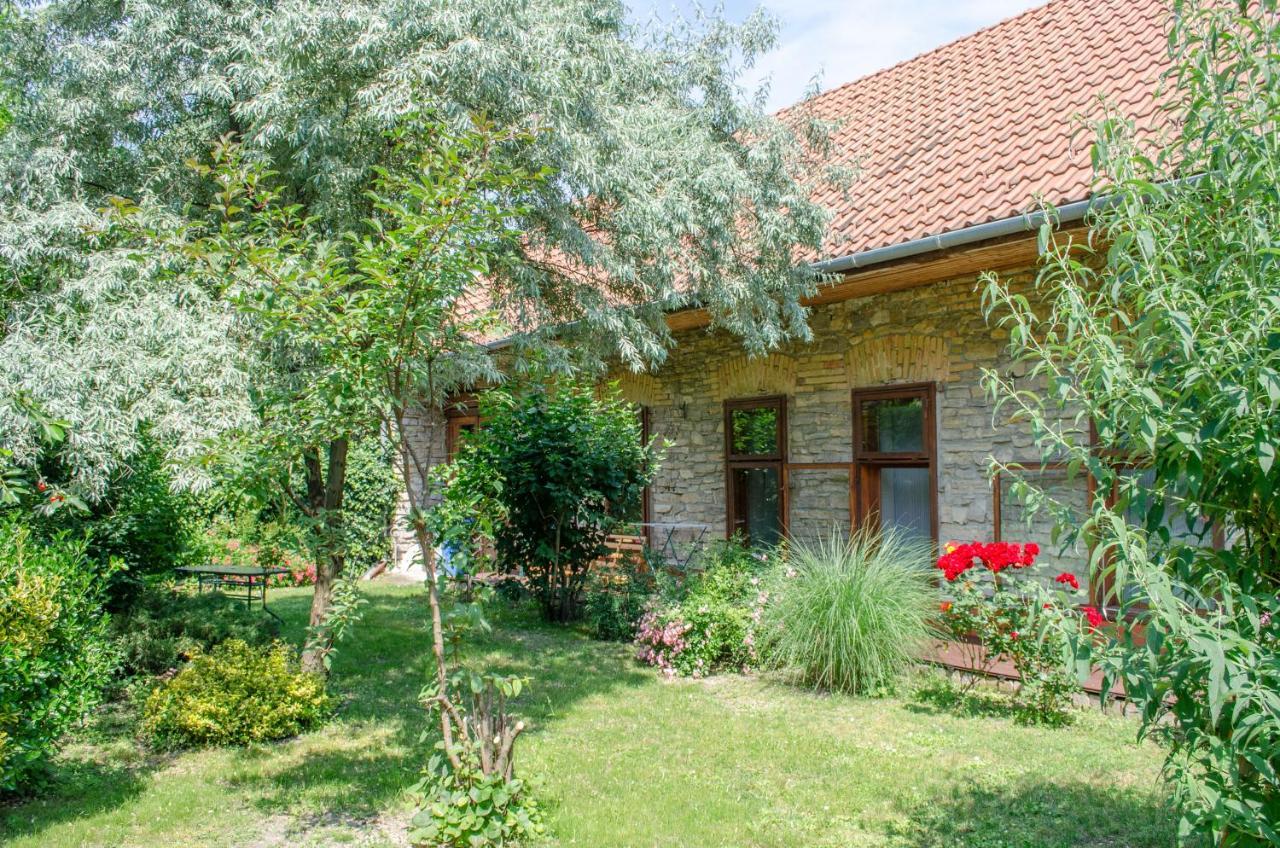 Kohaz Apartman Appartement Veszprém Buitenkant foto